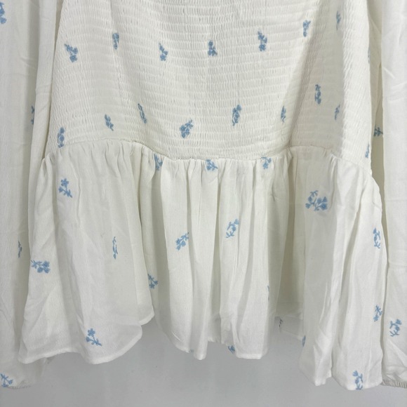 Torrid Women's Embroidered Smocked Crop Blouse Ditsy Floral White Blue 4X NICE! - Picture 4 of 9